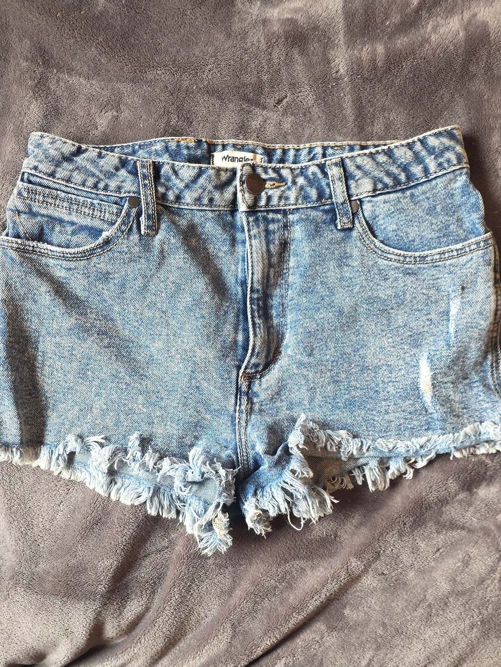 Wrangler Light Wash Denim Frayed Hem Women's Shorts